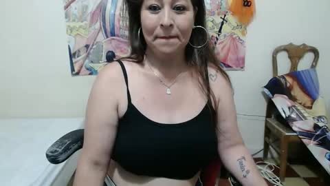 Snapshot of evangelinhotxxx33 chatting on 12-22-24, 10:58 Eva online show from 12-22-24, 10:58