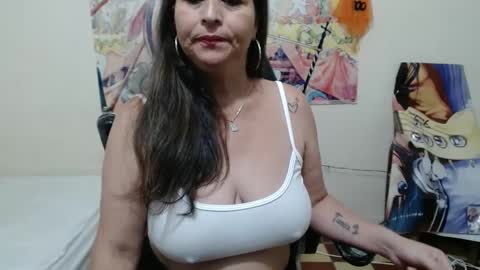 Snapshot of evangelinhotxxx33 chatting on 12-24-24, 12:22 Eva online show from 12-24-24, 12:22