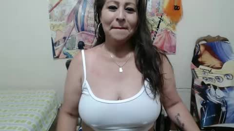 Snapshot of evangelinhotxxx33 chatting on 01-11-25, 09:15 Eva online show from 01-11-25, 09:15