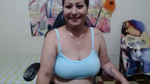 Snapshot of evangelinhotxxx33 chatting on 01-25-25, 12:06 Eva online show from 01-25-25, 12:06