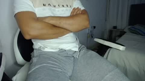 Snapshot of evans_king chatting on 01-03-25, 08:10 Evan online show from 01-03-25, 08:10