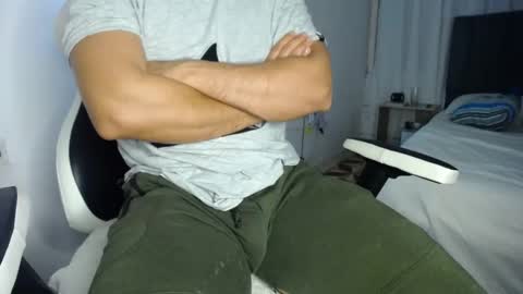 Snapshot of evans_king chatting on 01-04-25, 08:17 Evan online show from 01-04-25, 08:17