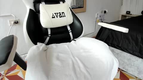 Snapshot of evans_king chatting on 03-08-25, 12:30 Evan online show from 03-08-25, 12:30