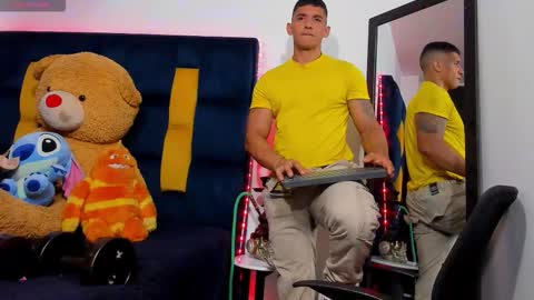 Snapshot of evansstorm01 chatting on 10-17-25, 03:20 online show from 10-17-25, 03:20