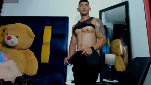 Snapshot of evansstorm01 chatting on 10-22-25, 04:35 online show from 10-22-25, 04:35