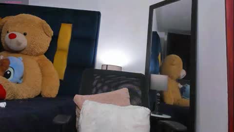 Snapshot of evansstorm01 chatting on 11-26-25, 01:23 online show from 11-26-25, 01:23