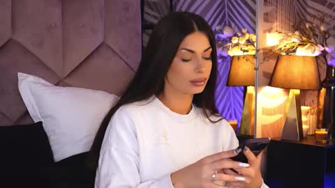 EvaRhea online show from 11-10-25, 04:00