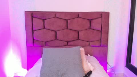 Snapshot of evaritz__ chatting on 12-12-24, 02:59 EVARITZ online show from 12-12-24, 02:59