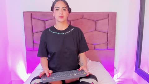 Snapshot of evaritz__ chatting on 01-09-25, 11:13 EVARITZ online show from 01-09-25, 11:13