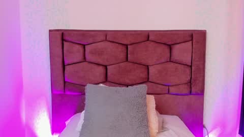 Snapshot of evaritz__ chatting on 01-12-25, 10:22 EVARITZ online show from 01-12-25, 10:22