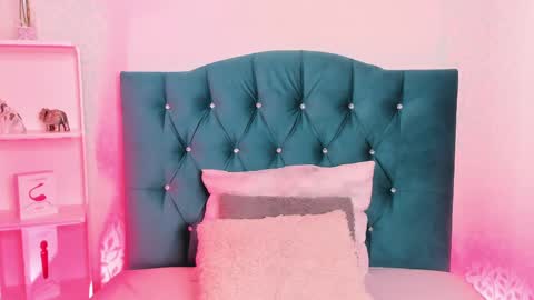 Snapshot of evaritz__ chatting on 02-10-25, 05:14 EVARITZ online show from 02-10-25, 05:14