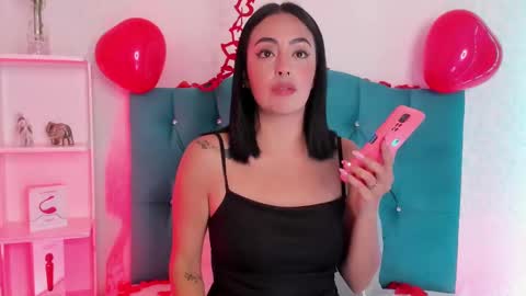 Snapshot of evaritz__ chatting on 02-16-25, 07:04 EVARITZ online show from 02-16-25, 07:04