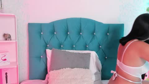 Snapshot of evaritz__ chatting on 02-21-25, 02:50 EVARITZ online show from 02-21-25, 02:50