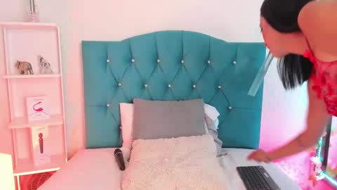 Snapshot of evaritz__ chatting on 03-07-25, 12:58 EVARITZ online show from 03-07-25, 12:58