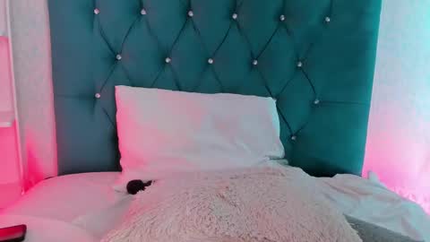 Snapshot of evaritz__ chatting on 03-08-25, 10:00 EVARITZ online show from 03-08-25, 10:00