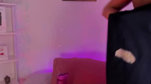 Snapshot of evaritz__ chatting on 11-08-25, 12:55 EVARITZ online show from 11-08-25, 12:55