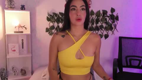 Snapshot of evaritz__ chatting on 11-23-25, 02:33 EVARITZ online show from 11-23-25, 02:33