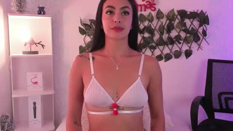 Snapshot of evaritz__ chatting on 12-05-25, 01:42 EVARITZ online show from 12-05-25, 01:42