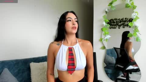 Snapshot of evaritz__ chatting on 06-06-26, 11:48 EVARITZ online show from 06-06-26, 11:48