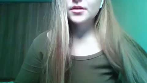 Snapshot of evasapples2026 chatting on 01-18-26, 01:04 evasapples2026 online show from 01-18-26, 01:04