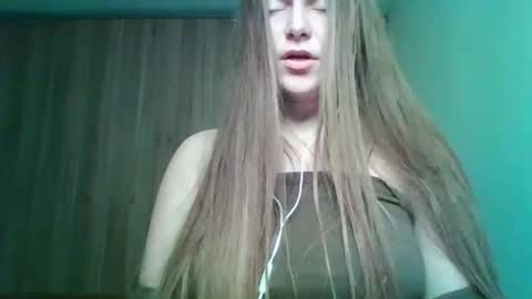 Snapshot of evasapples2026 chatting on 02-19-26, 01:51 evasapples2026 online show from 02-19-26, 01:51