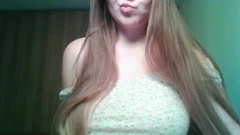 Snapshot of evasapples2026 chatting on 02-22-26, 11:14 evasapples2026 online show from 02-22-26, 11:14