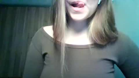 Snapshot of evasapples2026 chatting on 03-13-26, 09:10 evasapples2026 online show from 03-13-26, 09:10