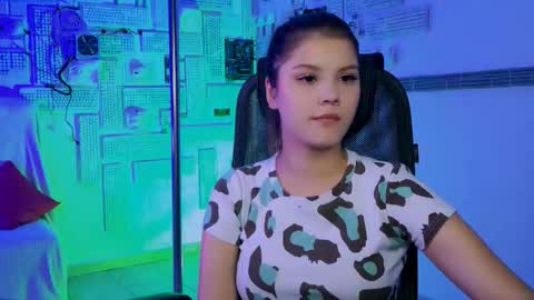 Snapshot of evathopson chatting on 11-05-25, 10:26 Eva next stream - - 1600 UTC2000 online show from 11-05-25, 10:26