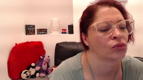 Snapshot of evatwiss chatting on 05-25-26, 12:44 Eva Twiss online show from 05-25-26, 12:44