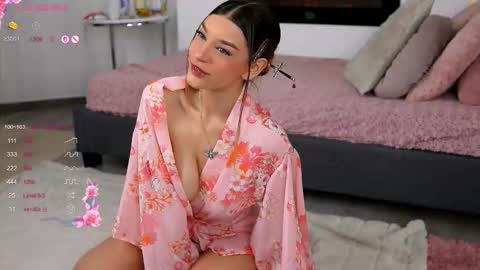 Snapshot of evawarenn chatting on 11-15-25, 06:37 Carolina online show from 11-15-25, 06:37