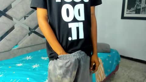 Snapshot of evaxemma chatting on 09-29-25, 02:44 Eva And Emmanuel online show from 09-29-25, 02:44