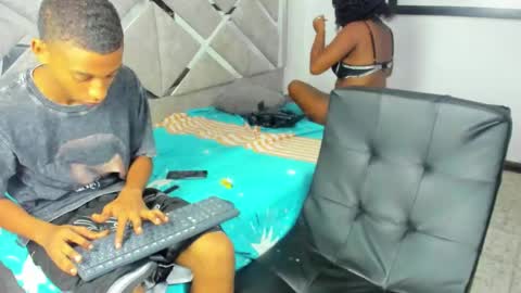 Snapshot of evaxemma chatting on 10-01-25, 01:06 Eva And Emmanuel online show from 10-01-25, 01:06