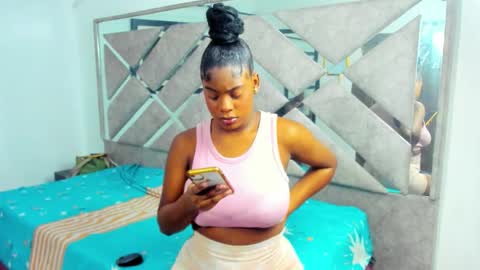 Snapshot of evaxemma chatting on 11-01-25, 01:02 Eva And Emmanuel online show from 11-01-25, 01:02