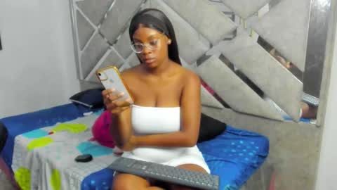 Eva And Emmanuel online show from 12-19-25, 02:35