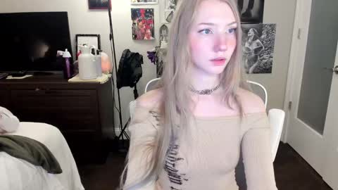 Snapshot of eve003300 chatting on 01-20-25, 11:10 Goddess Eve online show from 01-20-25, 11:10