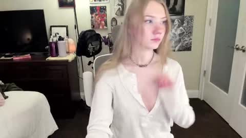 Snapshot of eve003300 chatting on 02-07-25, 11:13 Goddess Eve online show from 02-07-25, 11:13