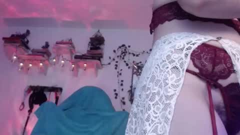 Eve Blue  friends. IG eve blue77 TW EveBlue 1 OF eveblue7 online show from 09-18-25, 04:47