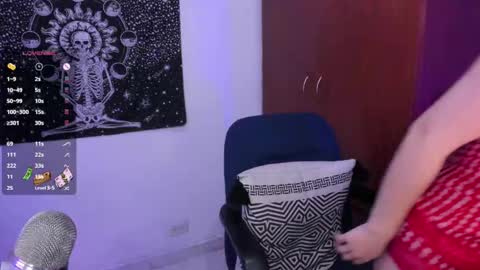 Snapshot of evee_uwu chatting on 12-13-24, 01:04 Eve Jane  online show from 12-13-24, 01:04