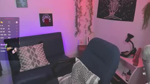 Snapshot of evee_uwu chatting on 10-10-25, 04:50 Eve Jane  online show from 10-10-25, 04:50