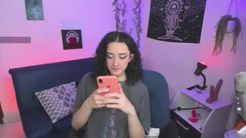 Snapshot of evee_uwu chatting on 10-21-25, 04:51 Eve Jane  online show from 10-21-25, 04:51