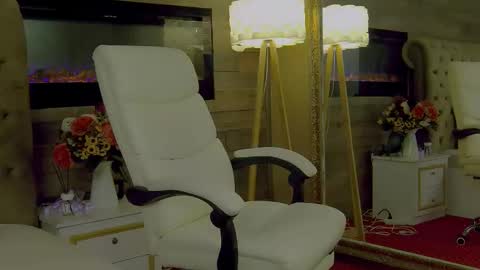 EveHamilton online show from 12-16-25, 08:58