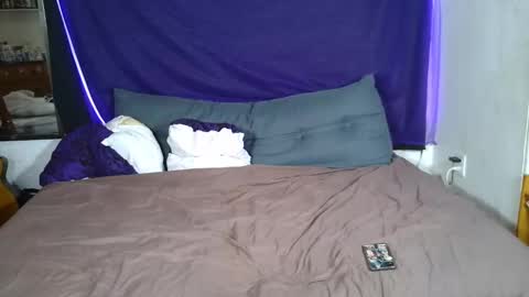 Snapshot of evelan123 chatting on 10-13-25, 06:19 Chulal online show from 10-13-25, 06:19