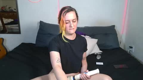 Snapshot of evelan123 chatting on 10-17-25, 10:34 Chulal online show from 10-17-25, 10:34