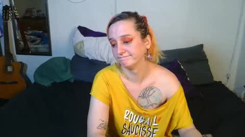 Snapshot of evelan123 chatting on 10-20-25, 05:46 Chulal online show from 10-20-25, 05:46