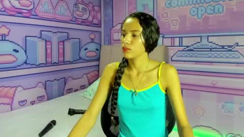 Snapshot of evelin_shy chatting on 01-17-25, 02:50 Evelin online show from 01-17-25, 02:50
