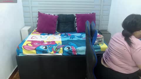 Snapshot of evelin_zaens chatting on 02-24-25, 03:44 evelin zaens online show from 02-24-25, 03:44