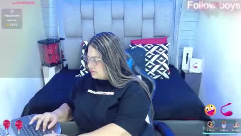 Snapshot of evelin_zaens chatting on 10-12-25, 04:22 evelin zaens online show from 10-12-25, 04:22