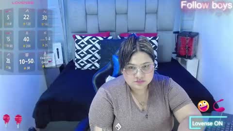 Snapshot of evelin_zaens chatting on 10-14-25, 04:57 evelin zaens online show from 10-14-25, 04:57