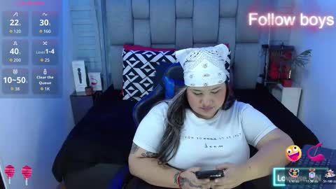 Snapshot of evelin_zaens chatting on 11-12-25, 05:08 evelin zaens online show from 11-12-25, 05:08