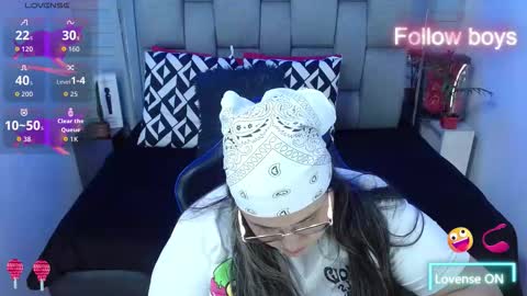 Snapshot of evelin_zaens chatting on 11-21-25, 05:50 evelin zaens online show from 11-21-25, 05:50